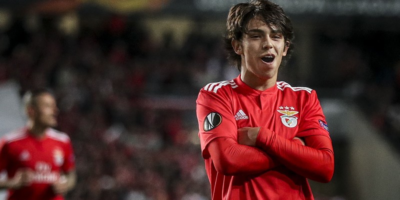 Felix trưởng thành và thành danh từ chính màu áo của câu lạc bộ Benfica 